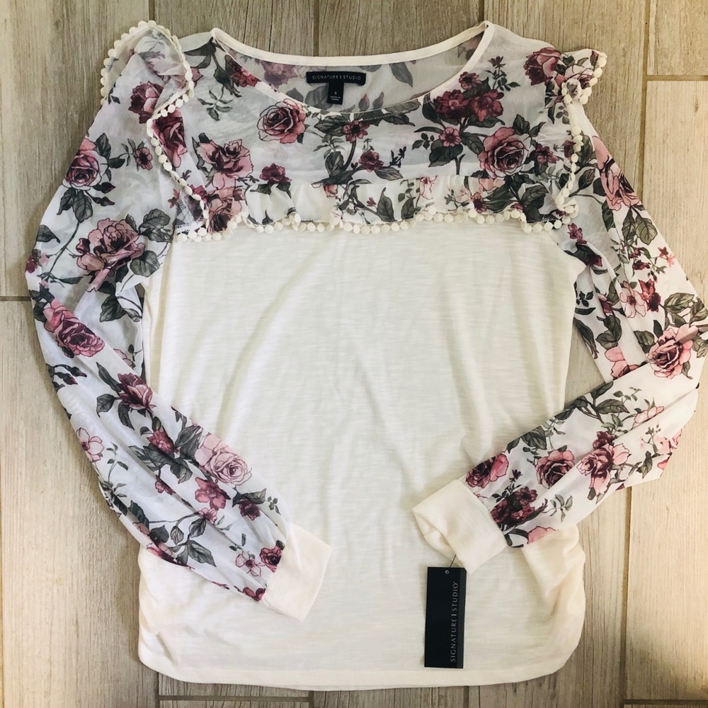 🛍 3/$25 NWT Shear floral blouse size small